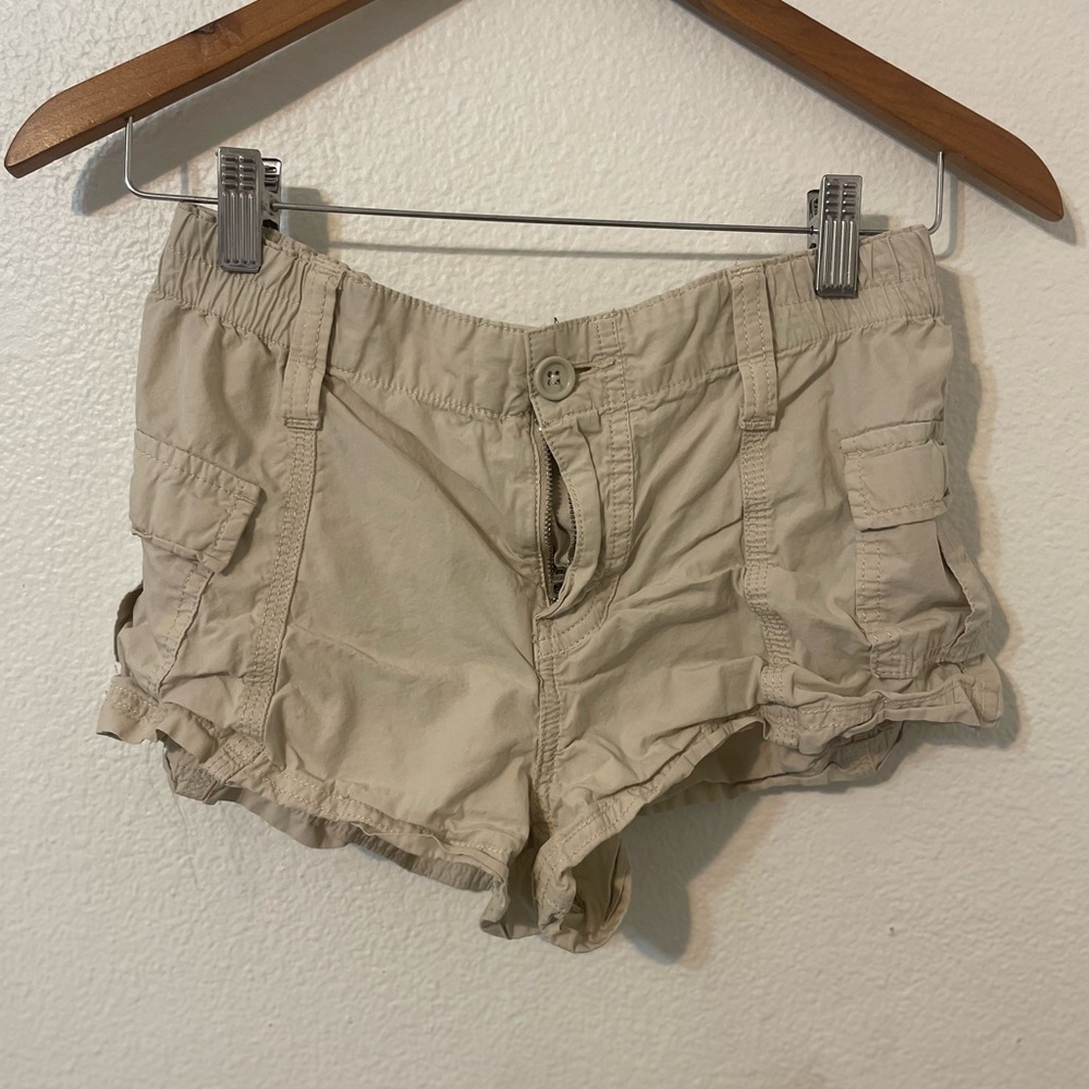 Low rise cargo mini shorts